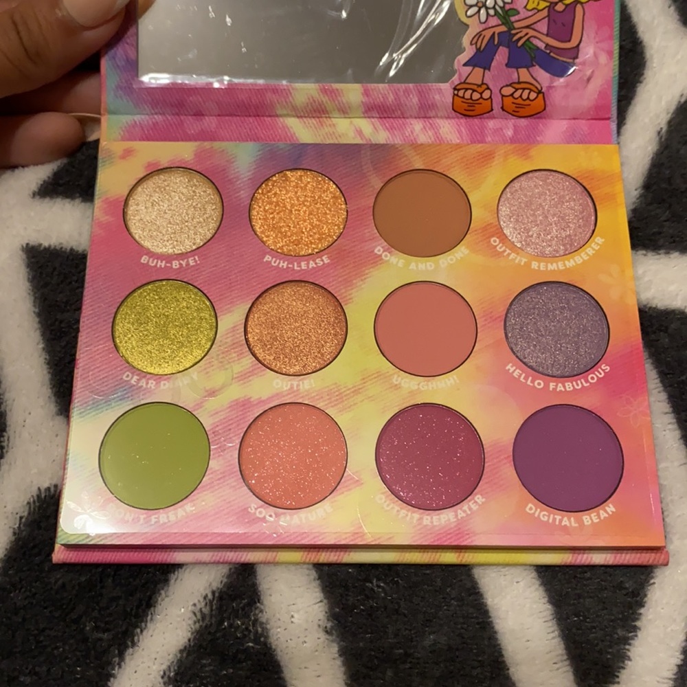 Colourpop Disney Lizzie McGuire Eyeshadow Palette - Picture 5 of 9